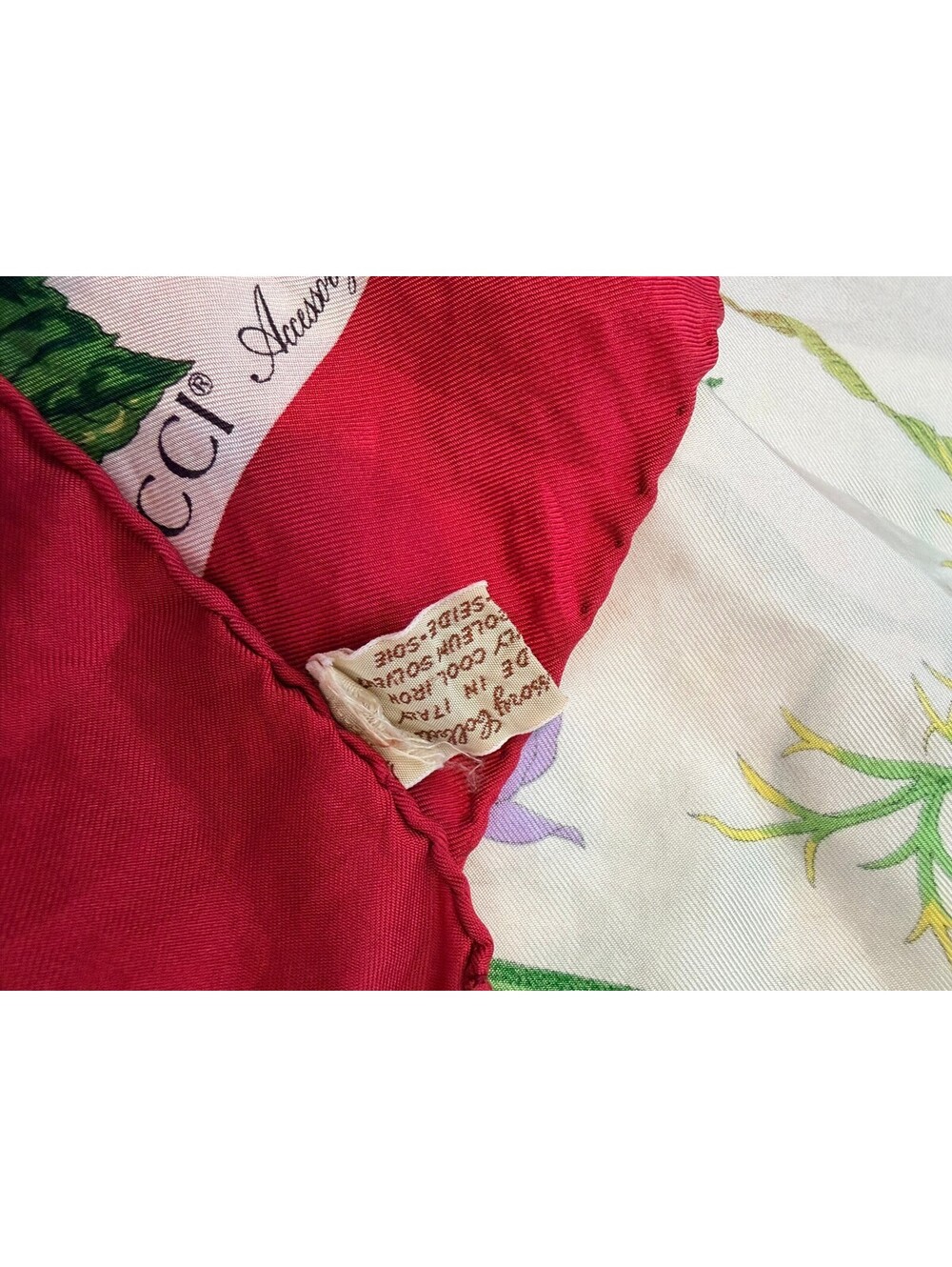 Vintage Gucci Flora Silk Scarf Red Floral Accornero Italy 33" Square - Picture 5 of 10